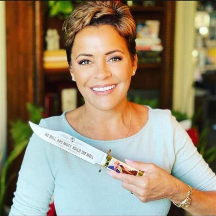 Kari Lake Bio, Wiki, Age, Spouse, FOX10, Networth, Award and Instagram