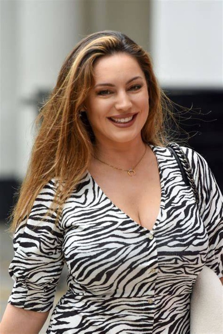 Kelly Brook PICTURE EXCLUSIVE Model sparks secret marriage rumours
