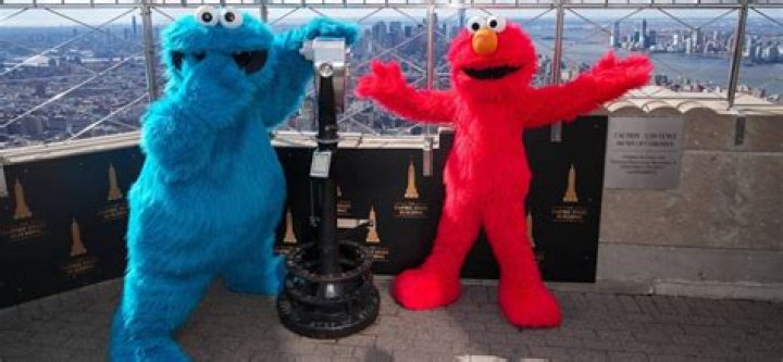 Sesame Street&rsquo;s Elmo Hilariously Comments On Taylor Swift&rsquo;s Chief&rsquo;s